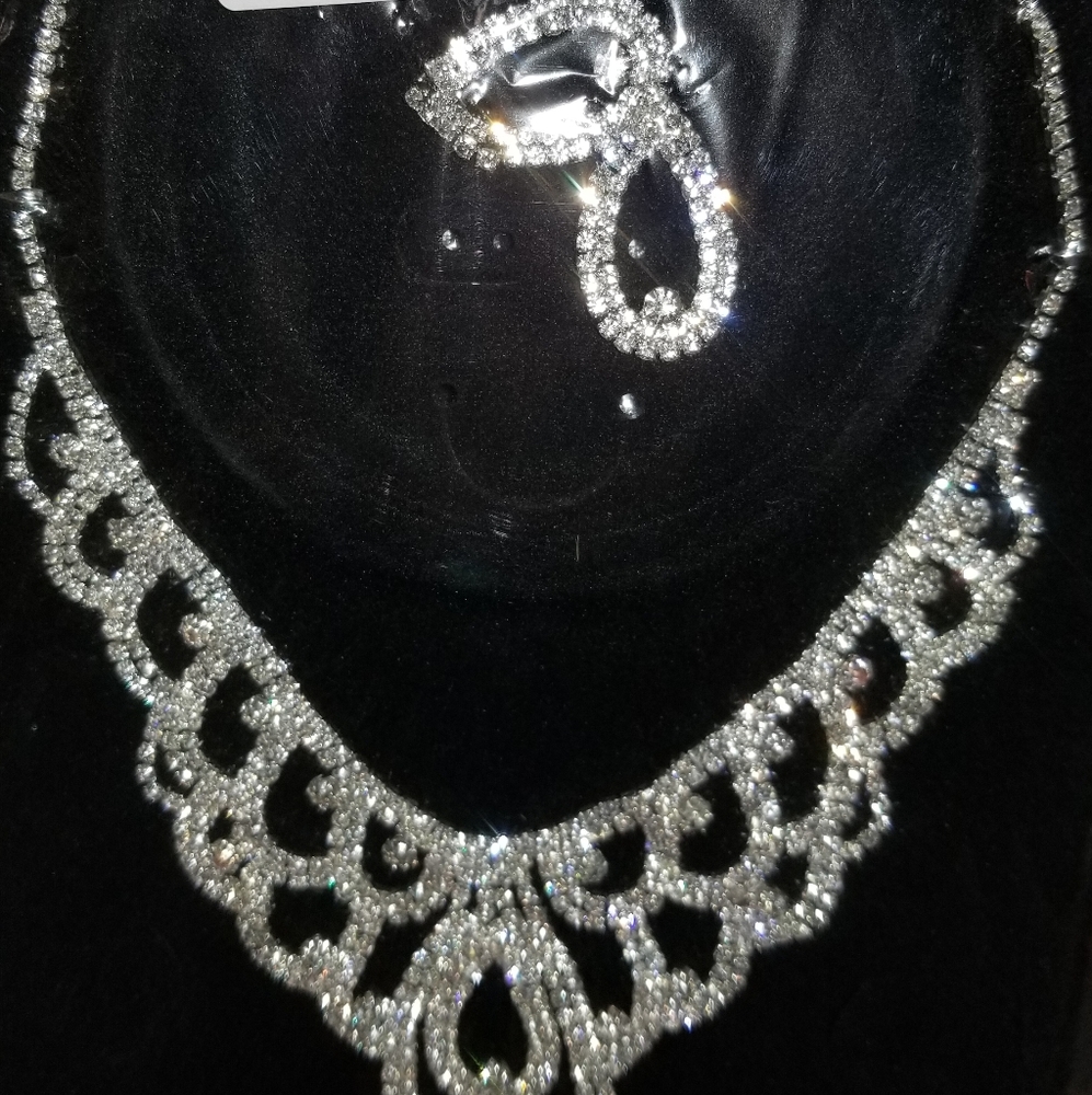 Necklaces and matching earrings set